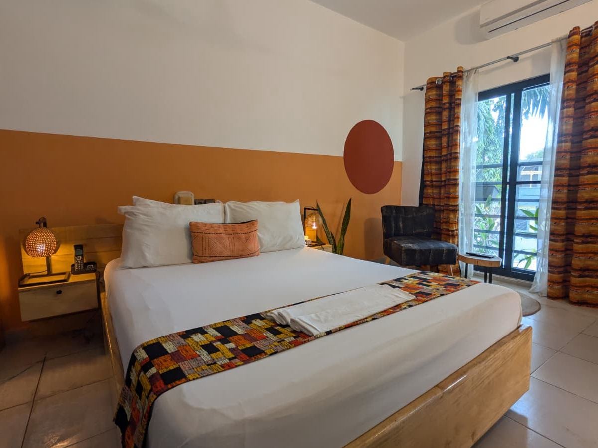 Asro room (double bed, balcony) - Canelya guest house, Fidjrossè, Cotonou
