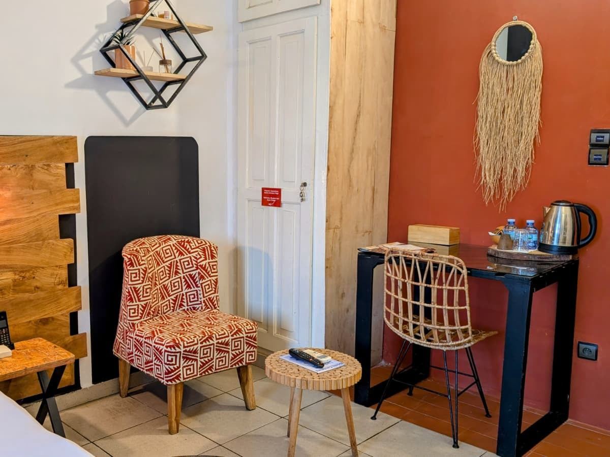 Habitación Blefoutou (cama doble) - casa de huéspedes Canelya, Fidjrossè, Cotonú