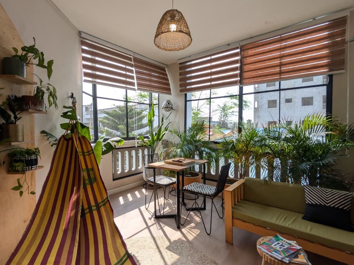 Chambre Kouekoue (lit king size, patio) - maison d'hôtes Canelya, Fidjrossè, Cotonou