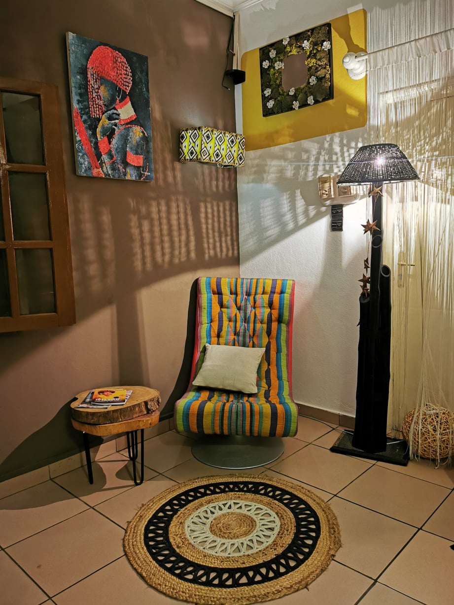 Quarto da La Maison de Canelya, decoração pan-africana – foto 3