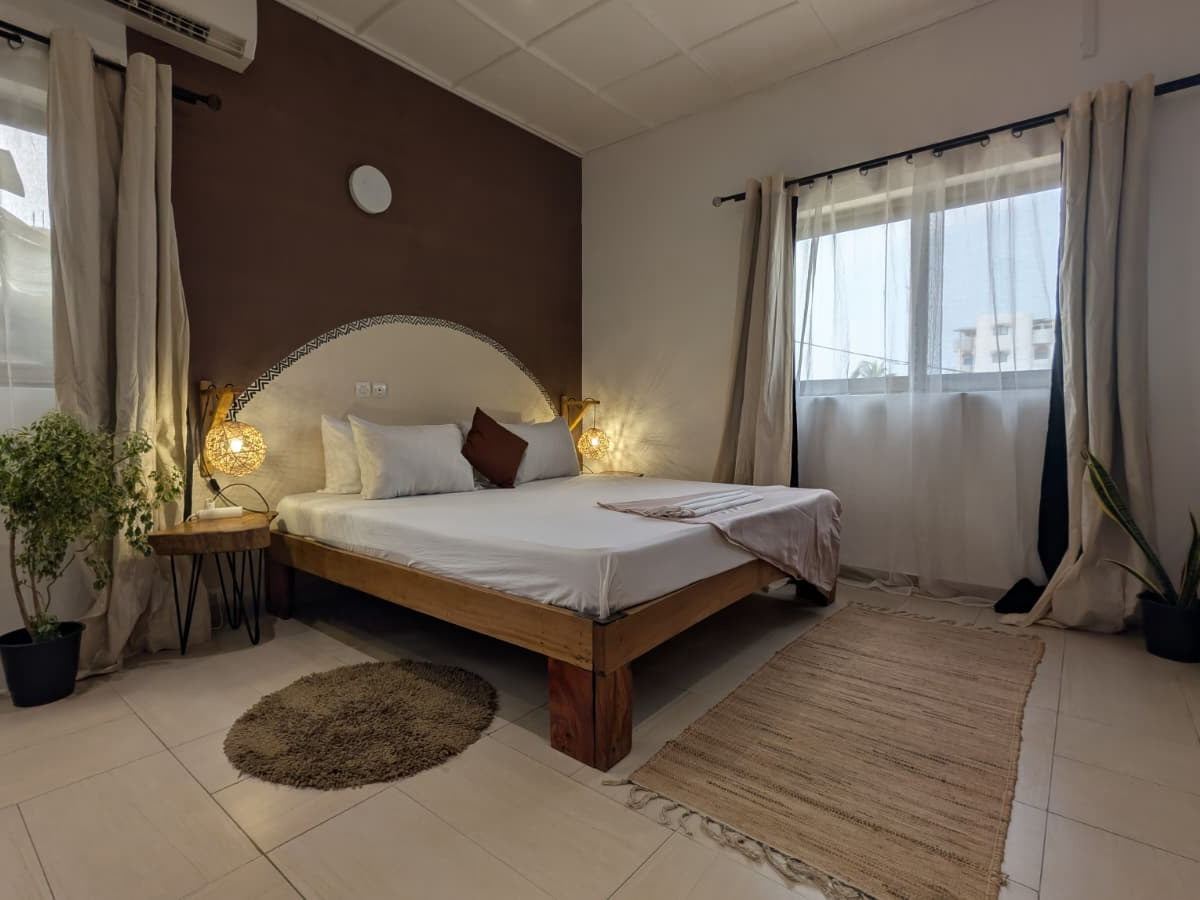 Quarto Ko (cama king size) - pousada Canelya, Fidjrossè, Cotonou
