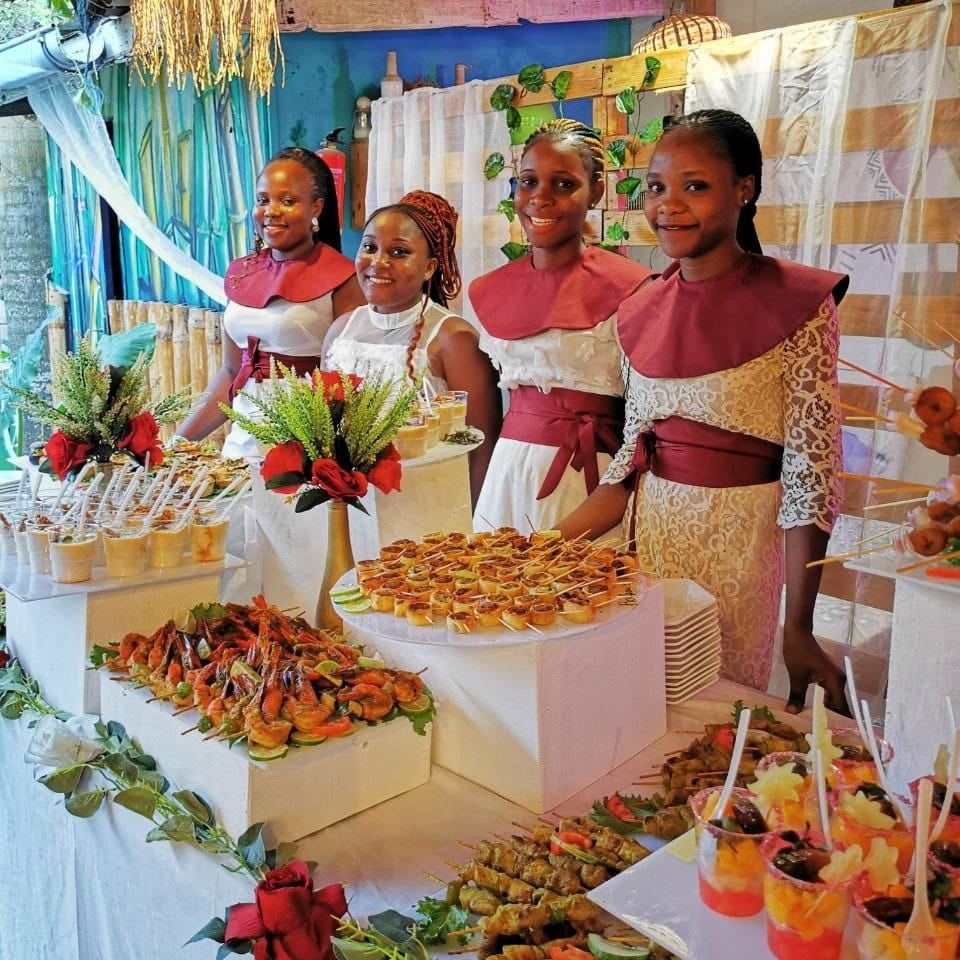 Oúnjẹ & ohun ọ̀ṣọ́